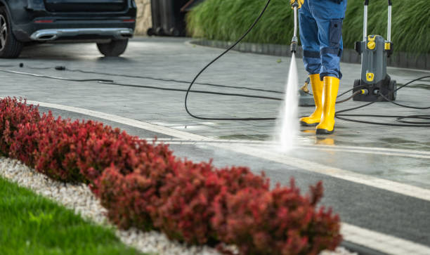 Best Deck Pressure Washing  in Howard, WI